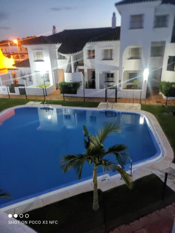Apartamento Vacacional Maximo 4 Personas โนโบซังก์ติเปตรี ภายนอก รูปภาพ