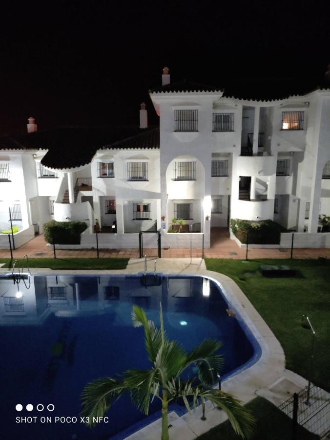 Apartamento Vacacional Maximo 4 Personas โนโบซังก์ติเปตรี ภายนอก รูปภาพ